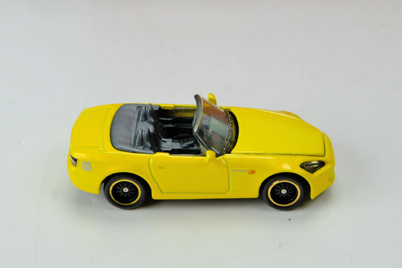 Illustration for article titled Hood Rich: Matchbox 50th Anniversary Superfast Honda S2000 (and Range Rover LWB)